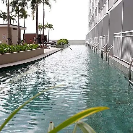 Deluxe End Unit Overlooking Manila Bay