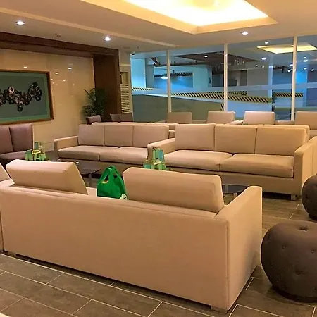 Deluxe End Unit Overlooking Manila Bay