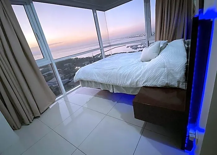 Deluxe End Unit Overlooking Bay