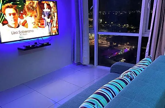 Deluxe End Unit Overlooking Bay